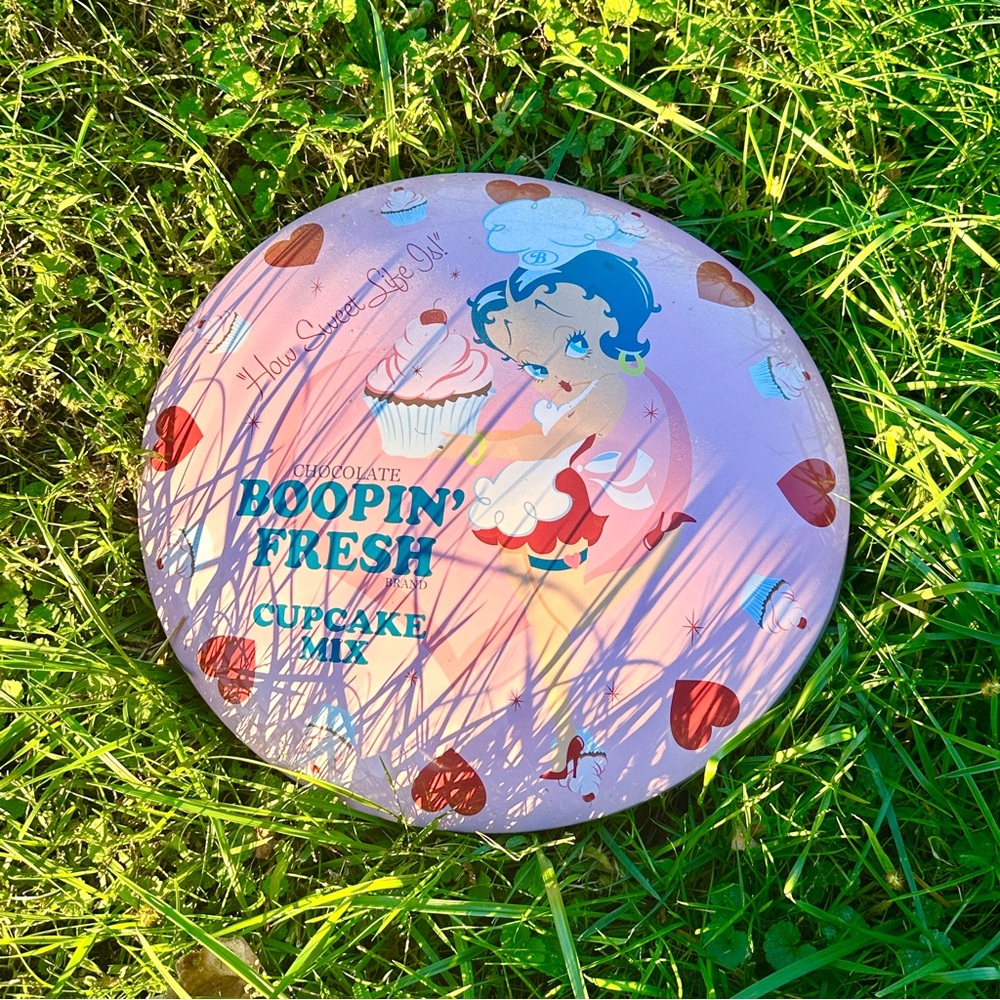 Betty Boop Boopin' Fresh Cupcake Mix 16 Inch Metal Dome Sign How Sweet Life Is